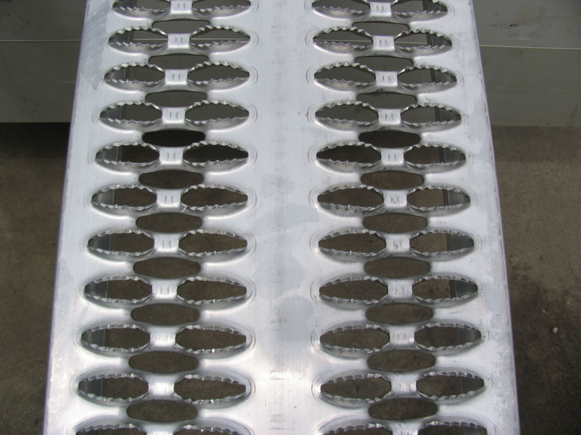 1 paire de rampes de chargement avec gripp - longueur 2000 mm