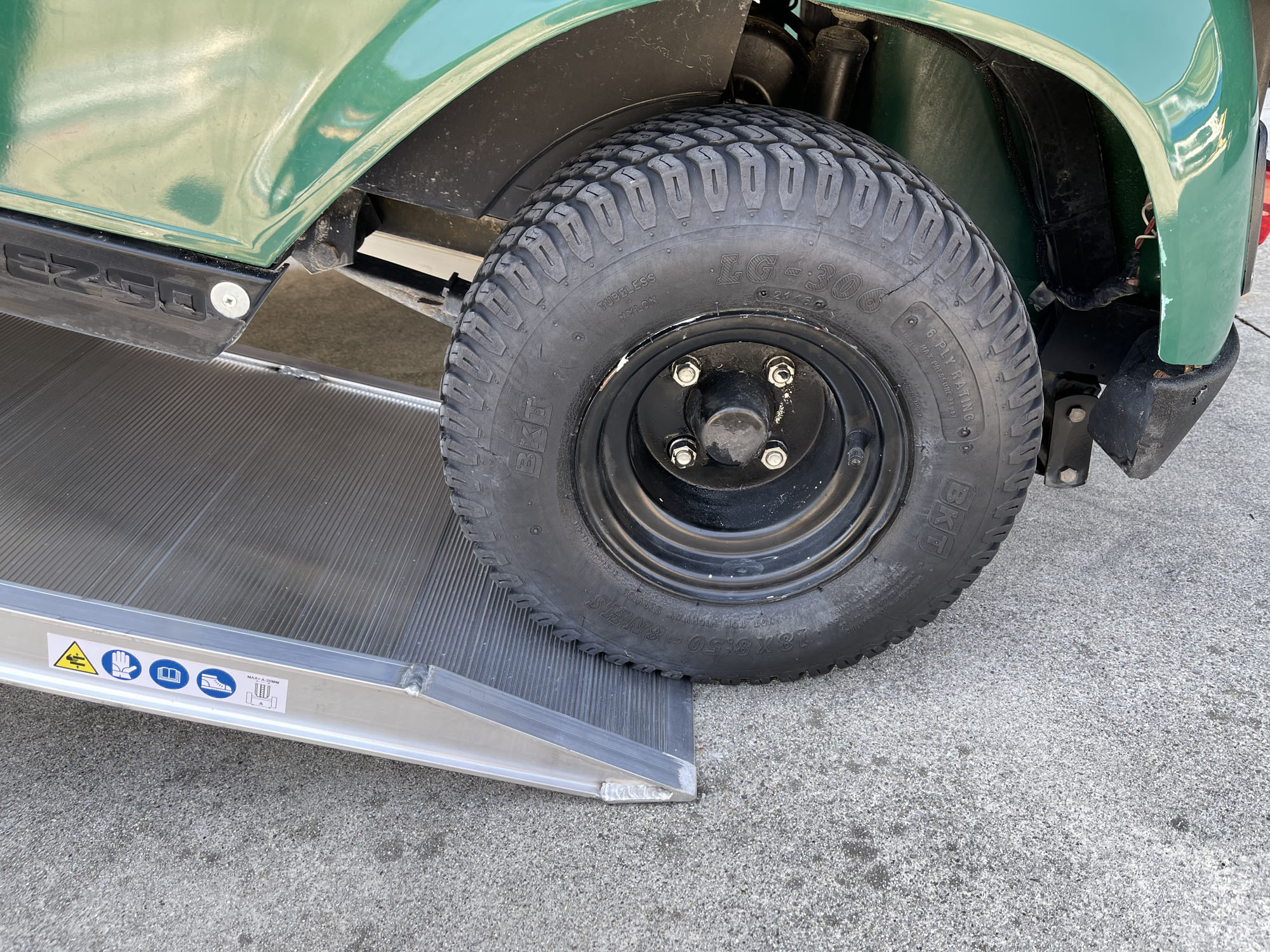 Rampe pour charges lourdes avec rebord - longueur 1591 mm