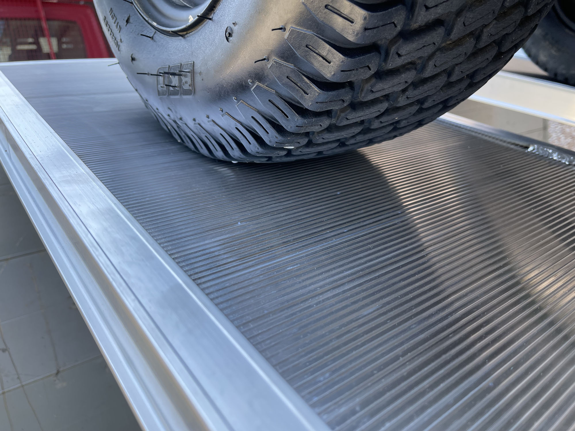 Rampe pour charges lourdes avec rebord - longueur 1591 mm