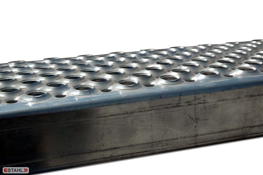 1 pair of lightweight ramps, curved design, length 2500 mm