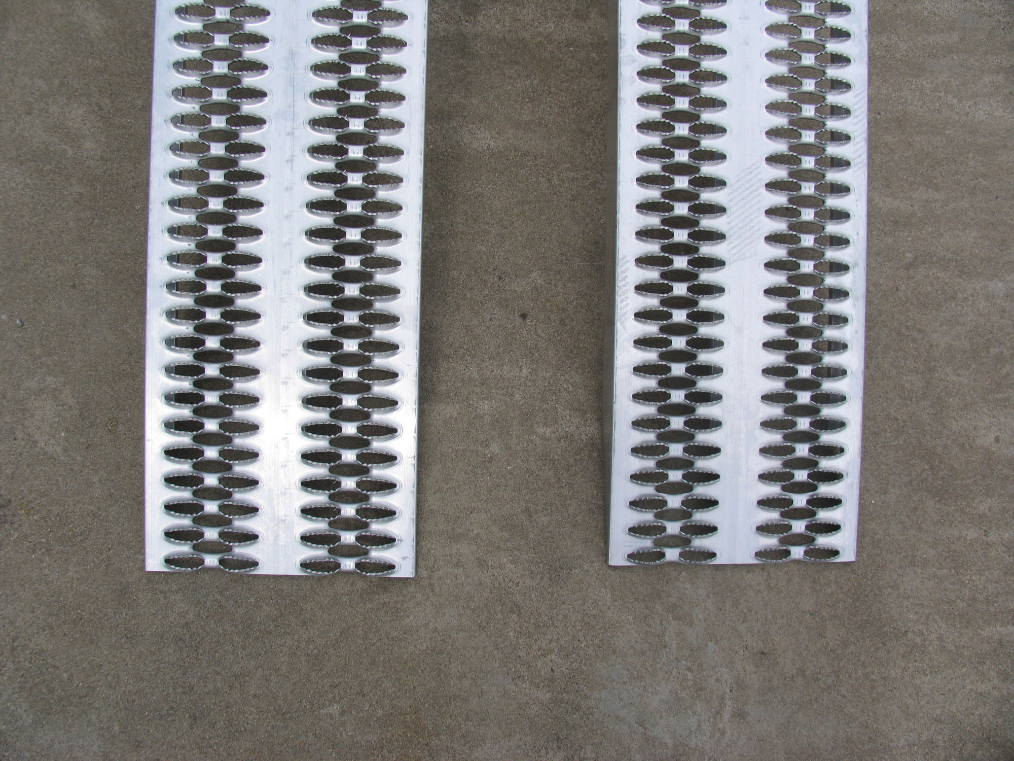 1 paire de rampes de chargement avec gripp - longueur 2000 mm